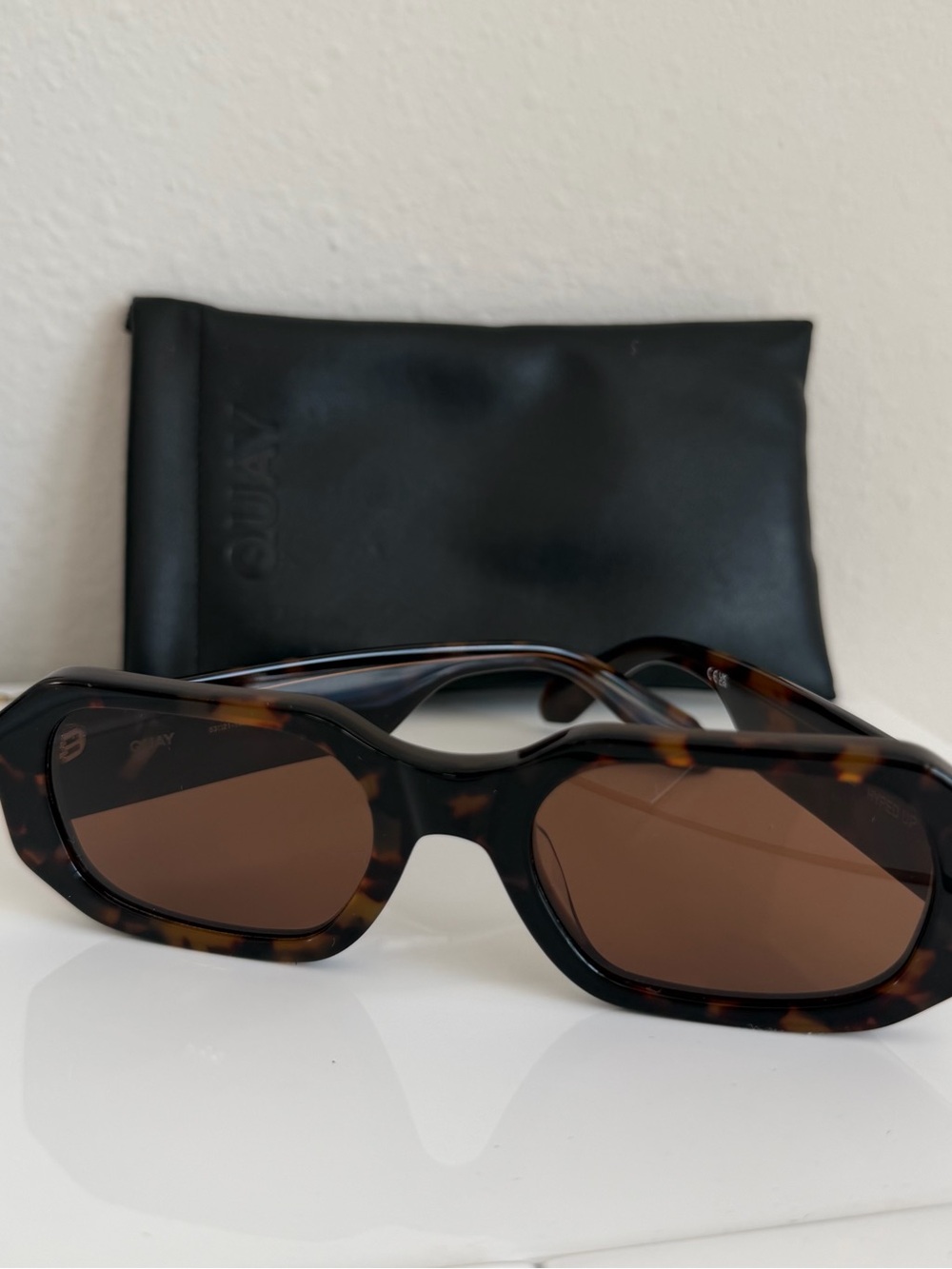 Quay - hyped up Tortoiseshell Sunglasses - Brown Lenses